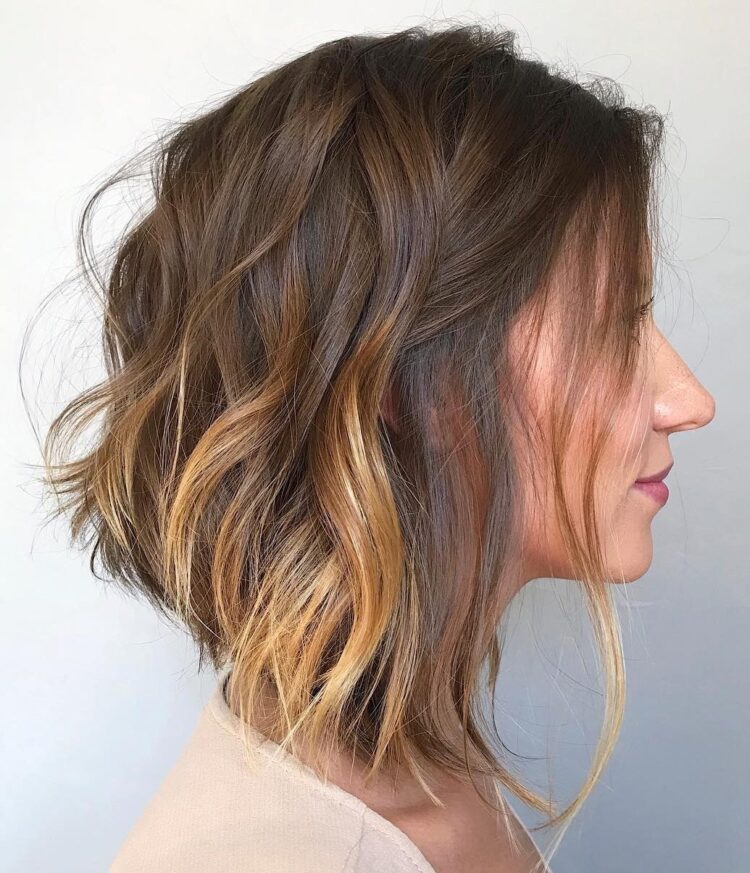 30+ Fun Medium Haircuts For Women 2021 - Vogue Folk